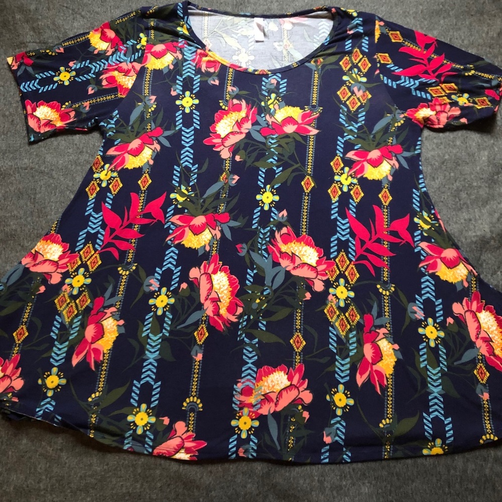 2XL Lularoe Perfect T- Navy w/ Floral Print